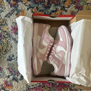 Nike dunk low pink corduroy W size 6